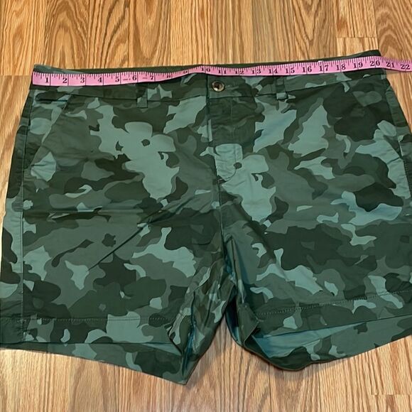 Old Navy Camo Everyday Short, mid-rise, camouflage, 18 - Picture 2 of 5
